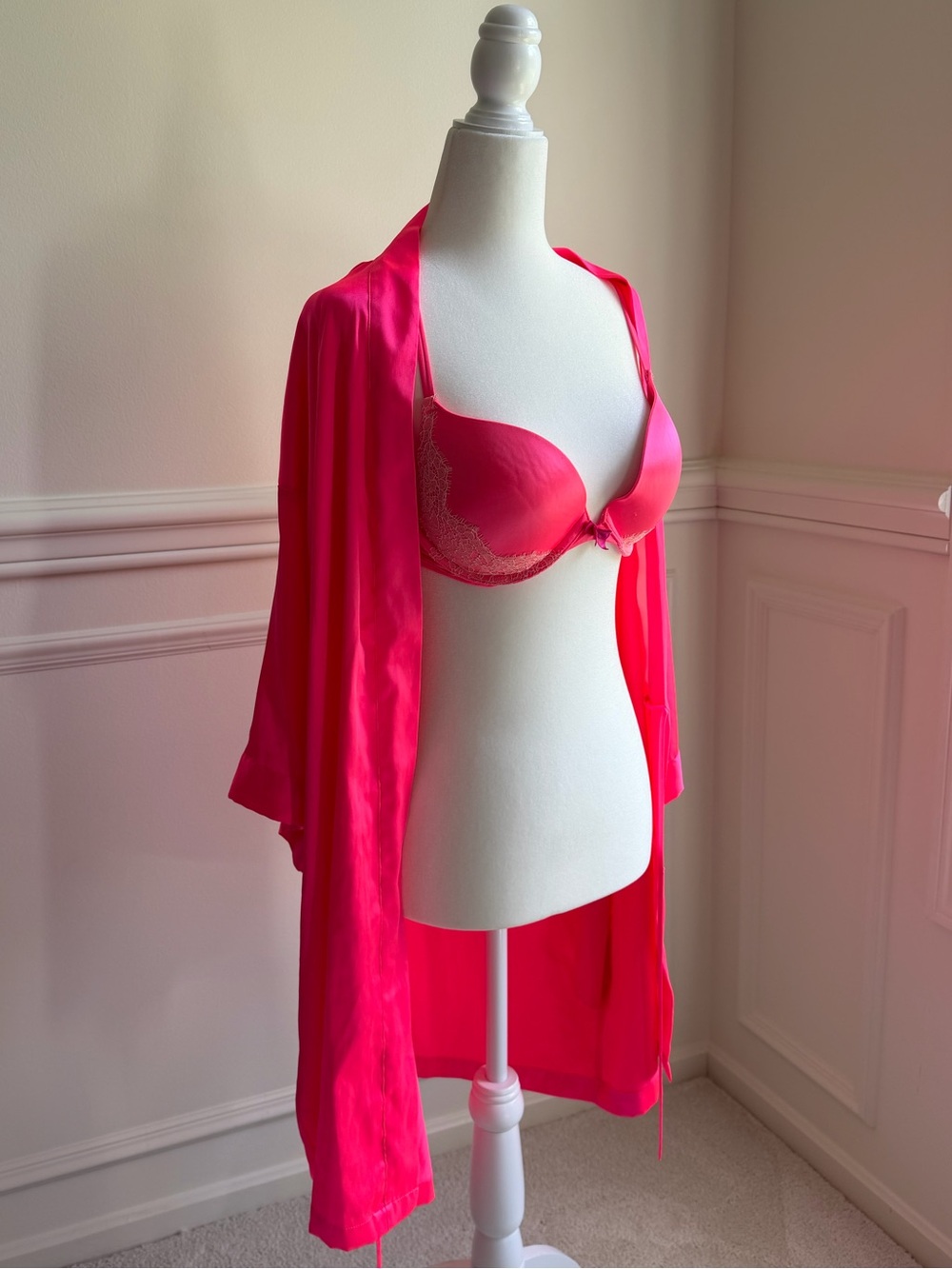 Victoriaās Secret Hot Pink Y2K Robe